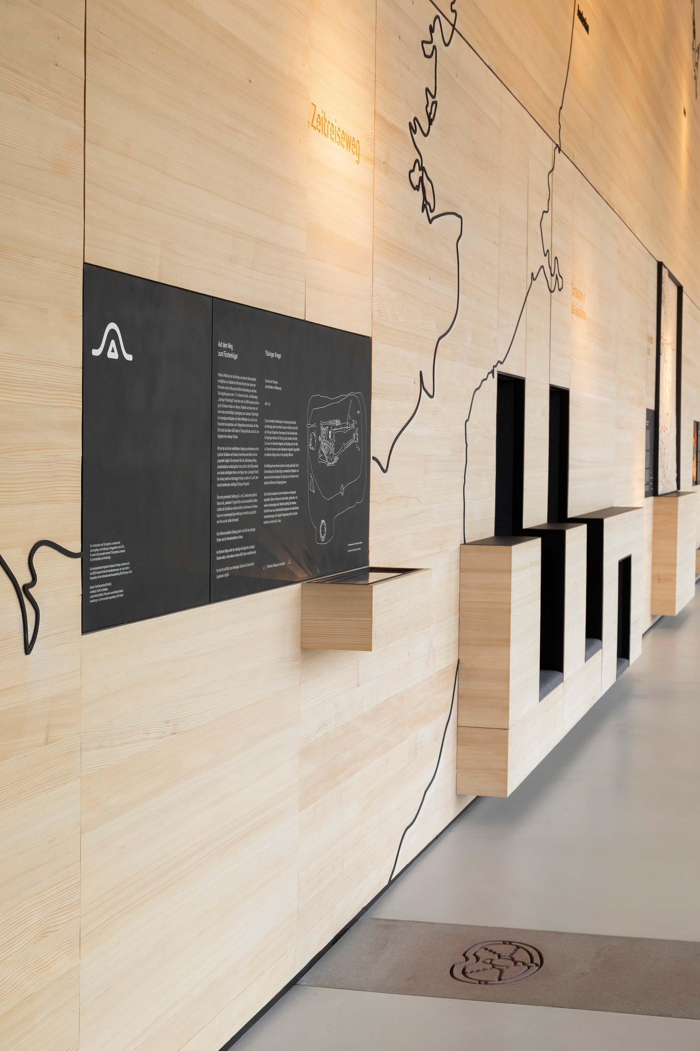 Innenansicht der Ausstellung Leubinger Fürstenhügel